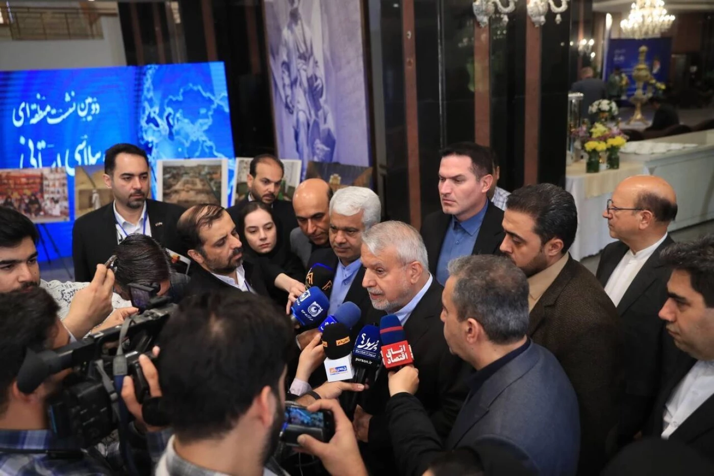 منهم بصريون.. وزير إيراني: نستقبل سنوياً أكثر من مليون سائح لتلقي العلاج