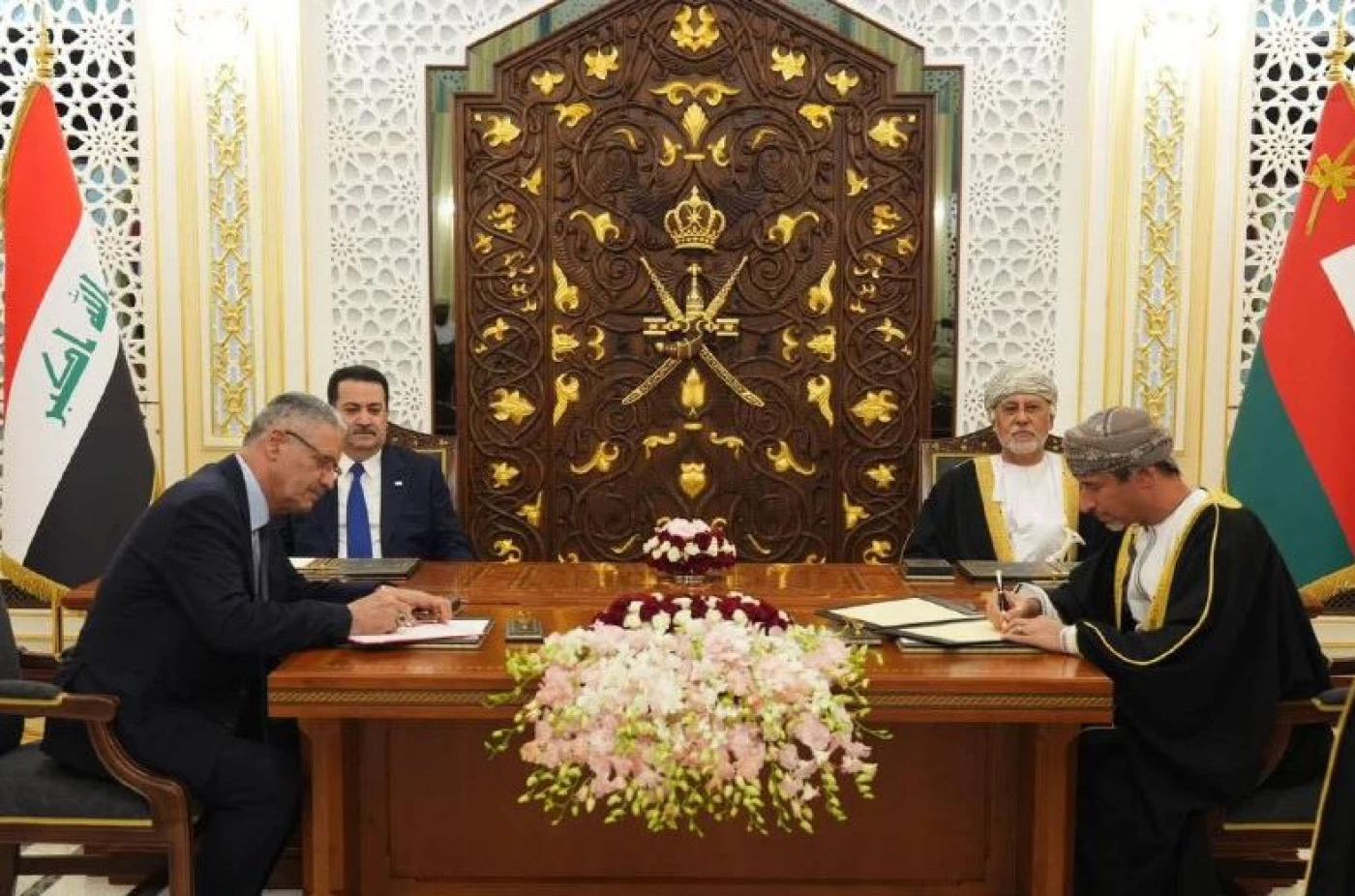 العراق يوقع اتفاقيتين و24 مذكرة تفاهم مع سلطنة عُمان