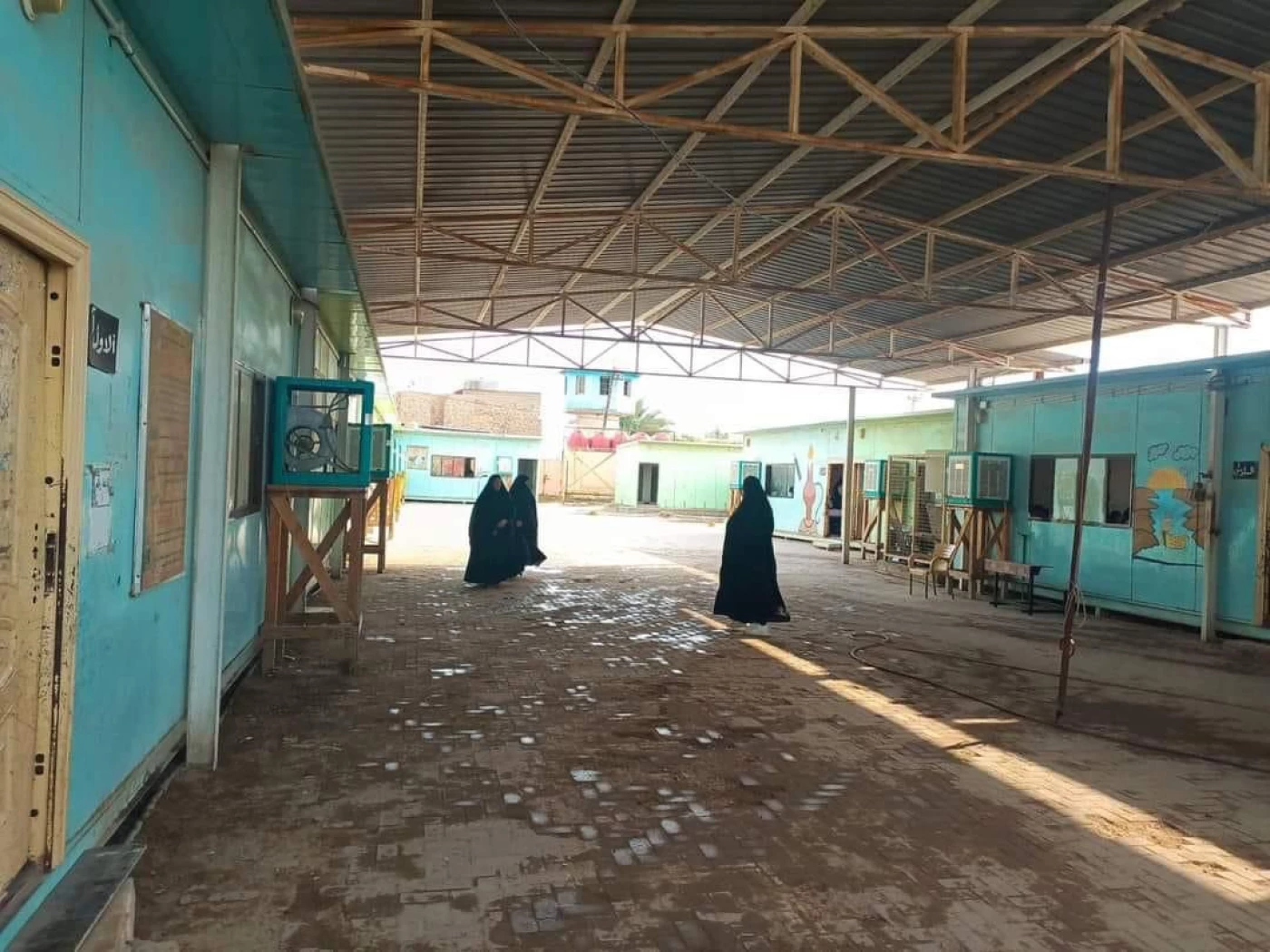 صور| 24 مدرسة كرفانية في النجف.. الأطفال بمواجهة مفتوحة مع الحرارة والمخاطر