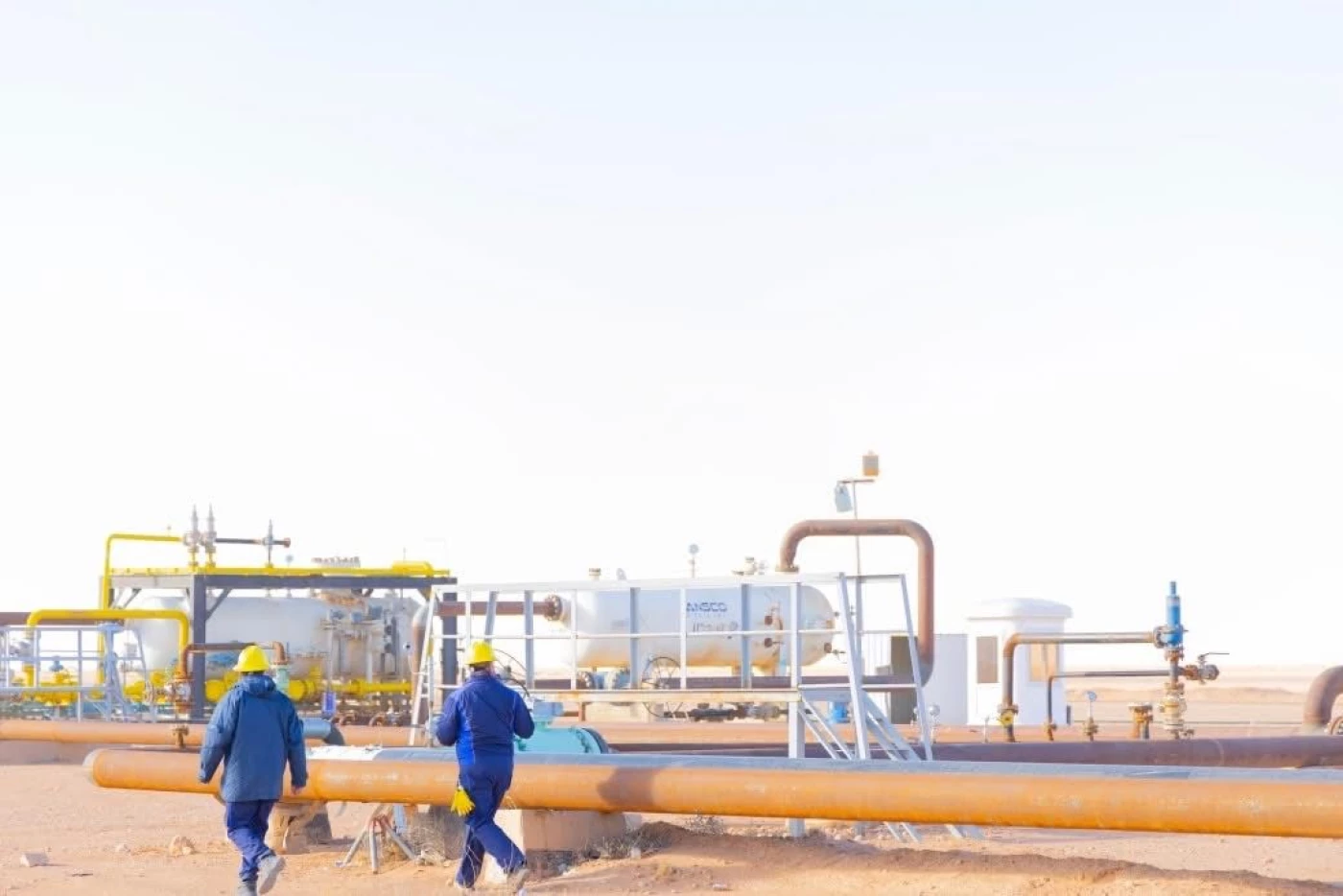 المباشرة بعمليات الحفر في حقل عكاس بالأنبار.. والهدف 100 مقمق في 2026