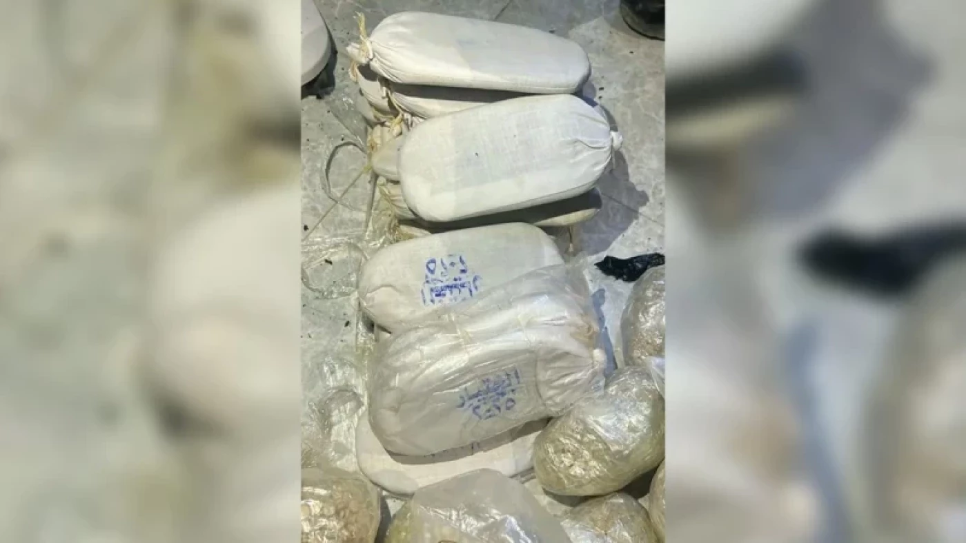 معدّة للترويج والاتجار.. ضبط أكثر من 8 كغم من مادة الكريستال المخدرة بمنفذ مع إيران