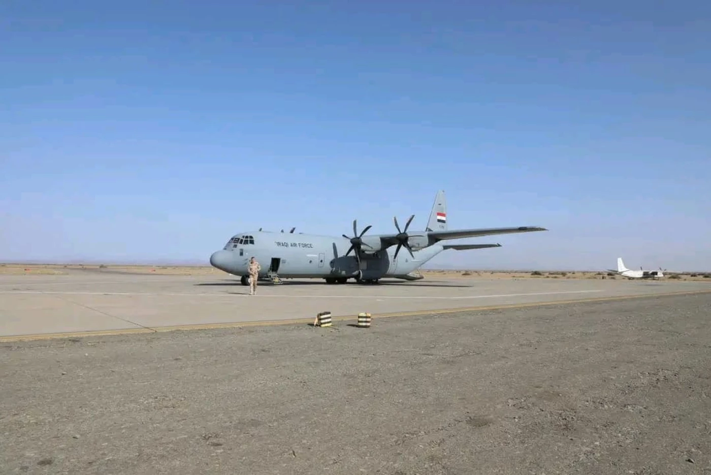 بطائرة تابعة للقوة الجوية.. 100 مهاجر عراقي سيعادون من ليبيا يوم غد