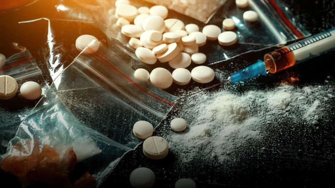 بينهم امرأة.. ضبط عائلة تتاجر بالمخدرات شمال الناصرية