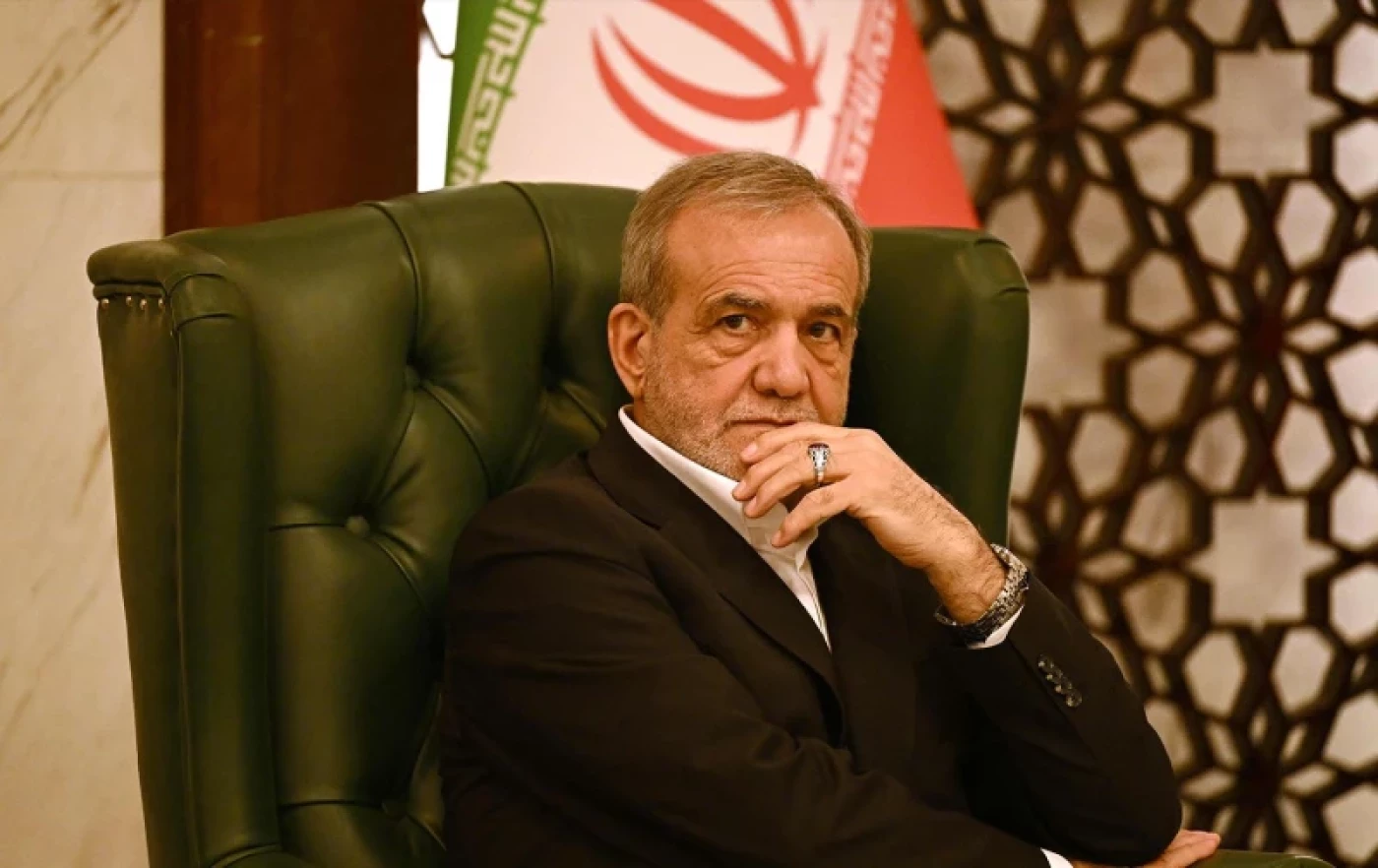 رئيس إيران يكلّف وزير الخارجية ببدء المفاوضات مع واشنطن