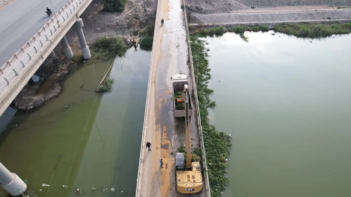 ذي قار تسابق الزمن لإنقاذ المياه من "زهرة النيل".. المسؤولون يتحدثون عن "ضرورة ملحة" في ظل الجفاف