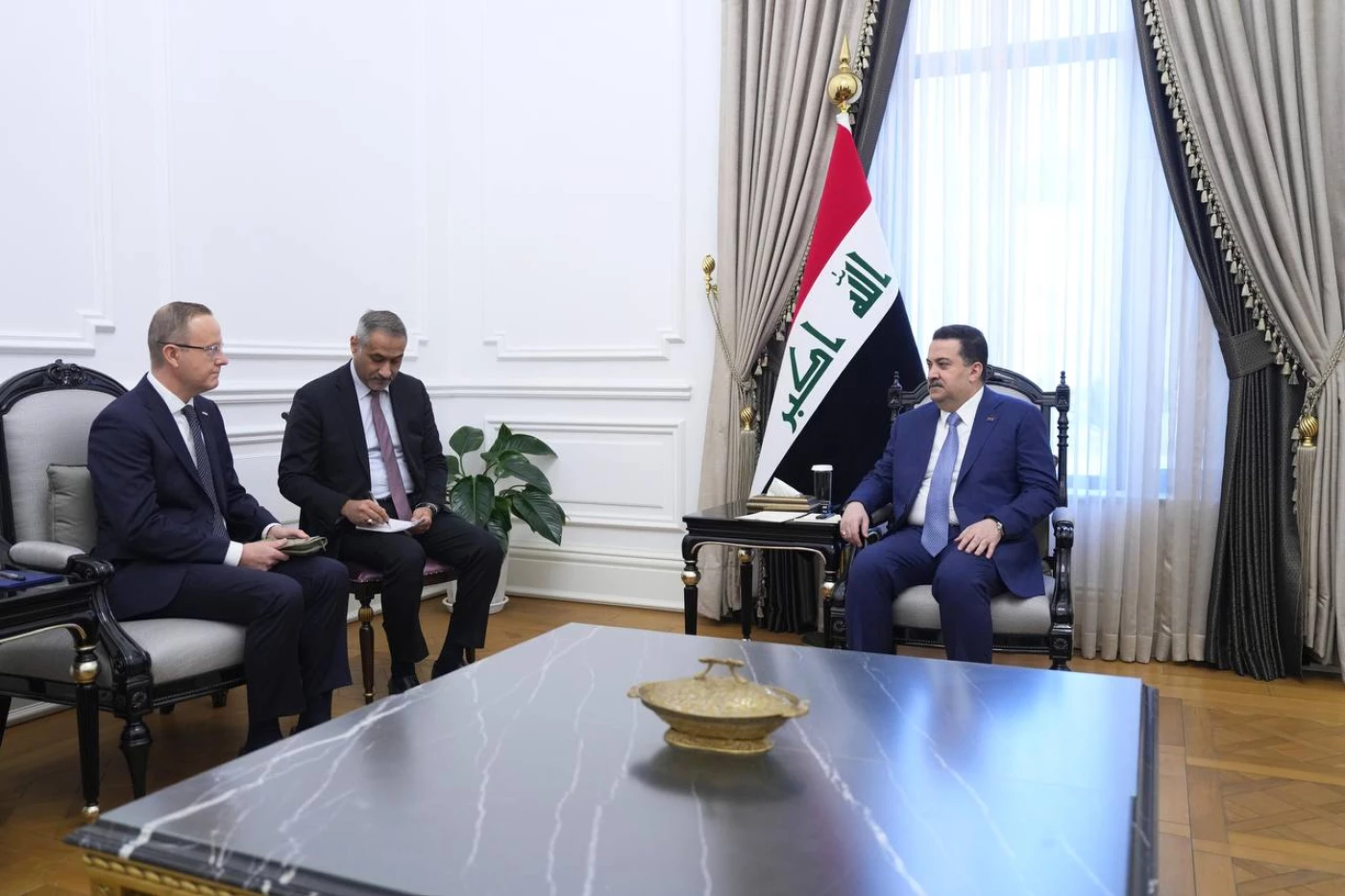 رئيس حكومة تصريف الأعمال يطلب من فنلندا دعم العراق في رفع الحظر الأوروبي على الخطوط الجوية