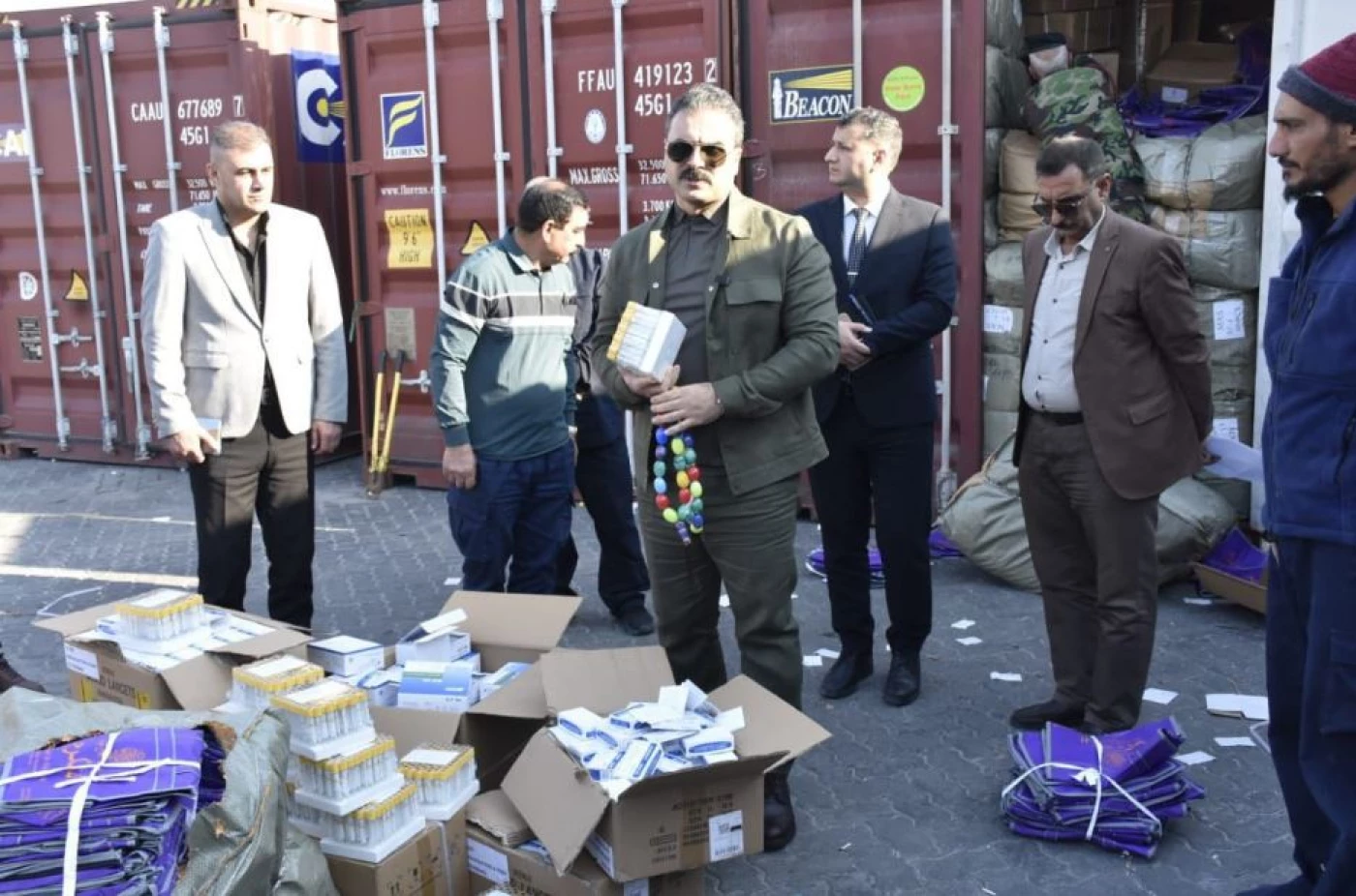 مخفية خلف مواد أخرى.. ضبط شحنة أدوية مخالفة في أم قصر (صور)