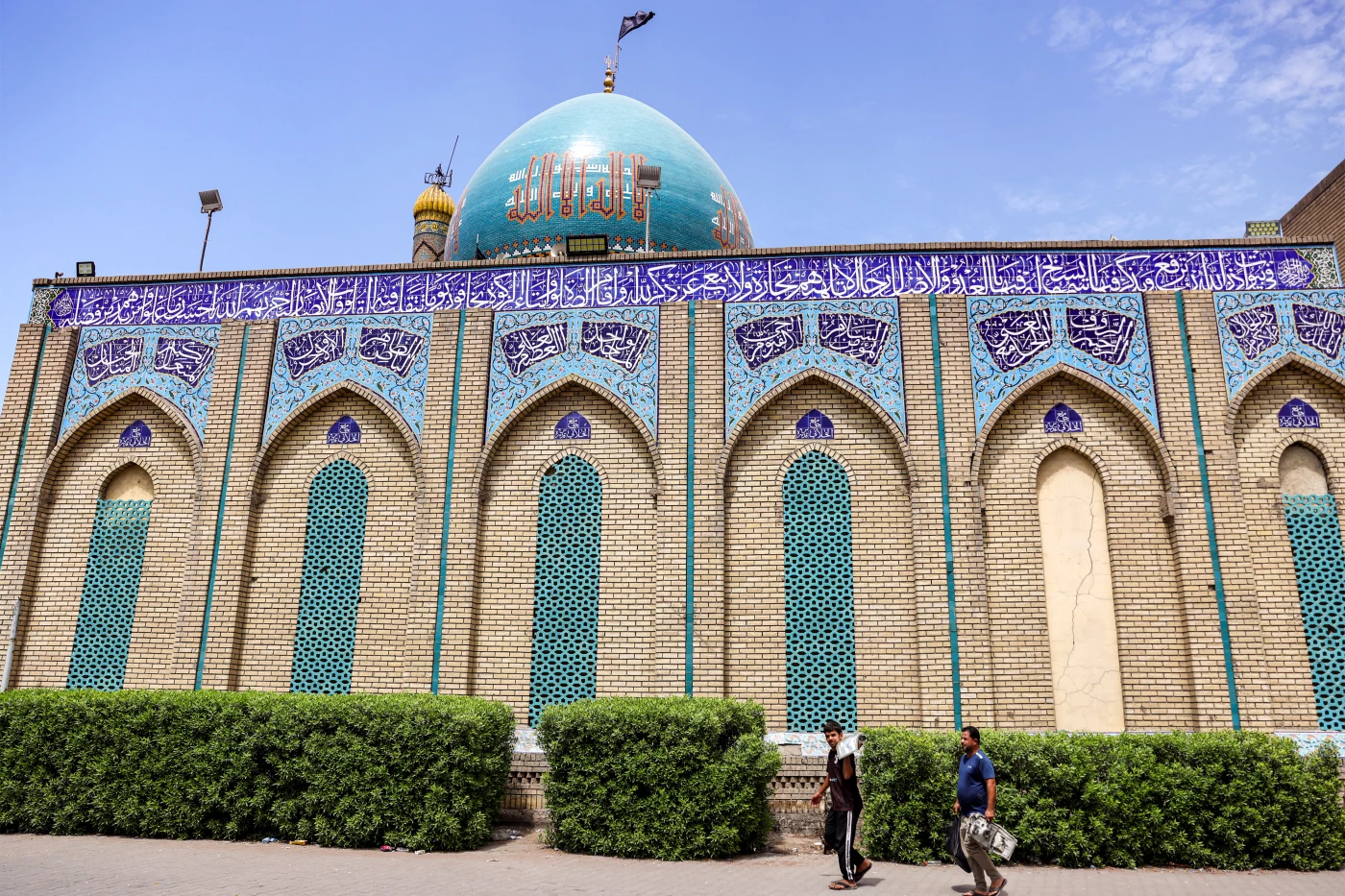 خاص| انقسامات حادة واستغلال الدين لـ"المقاعد".. كيف يتم توظيف المساجد والحسينيات بموسم الانتخابات؟