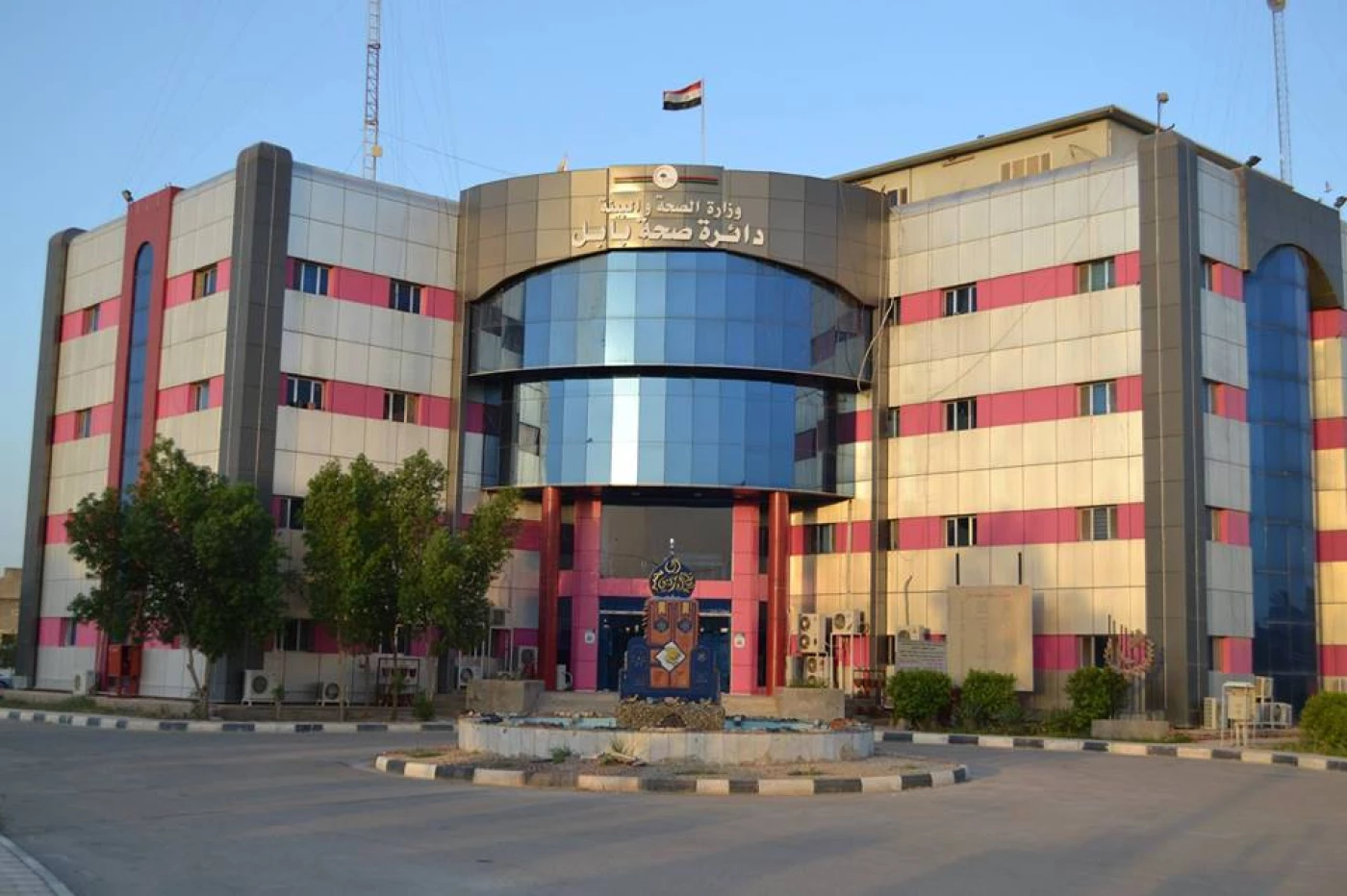 "تعليمات وموروث اجتماعي".. صحّة بابل تعلّق على معاقبة ممرض بسبب "عدم وقوفه" لمدير المستشفى