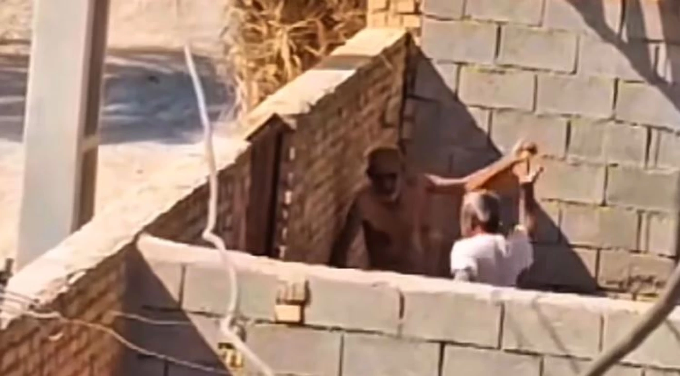 الداخلية تصدر إيضاحاً بشأن فيديو "تعنيف رجل لأبيه"