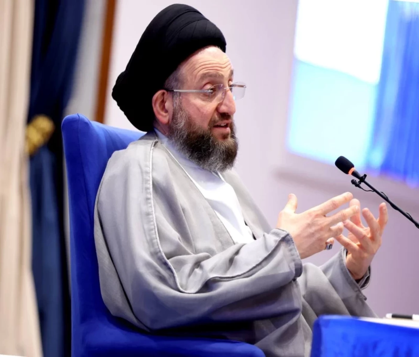 الحكيم يدعو القوى السياسية لتجاوز الخلافات وحماية سيادة العراق