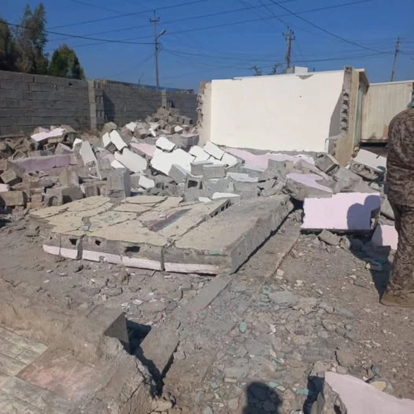 بعد انهيار جزء منها ووفاة طالب.. محافظ بغداد يتبرأ من مدرسة القدّوس: شيّدها الأهالي