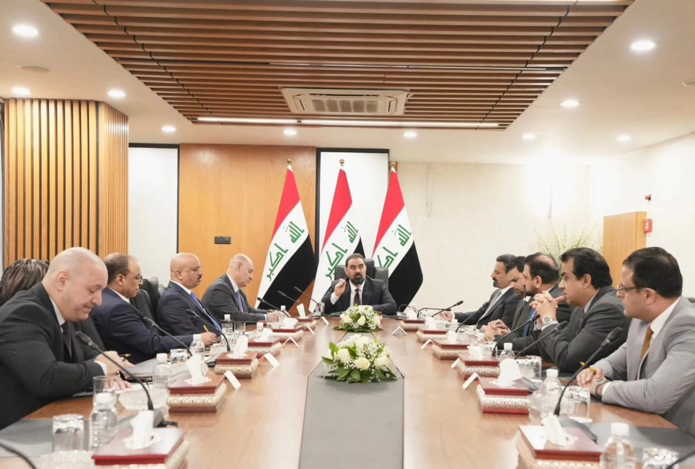 رئيس البرلمان يتحدث لأعضاء مفوضية الانتخابات عن التدخل بعملها من أشخاص