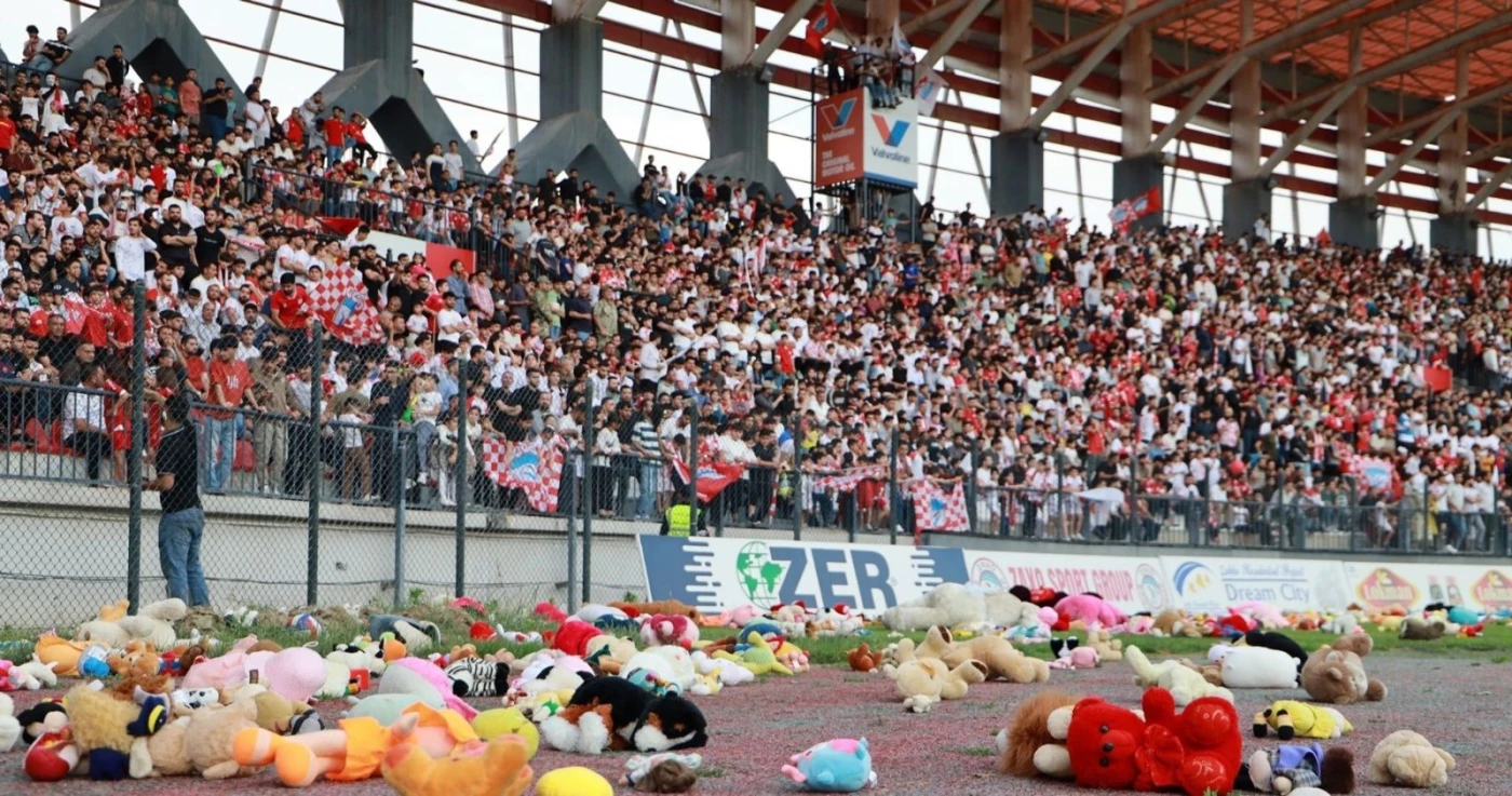 جماهير نادي زاخو تفوز بجائزة الفيفا للجماهير