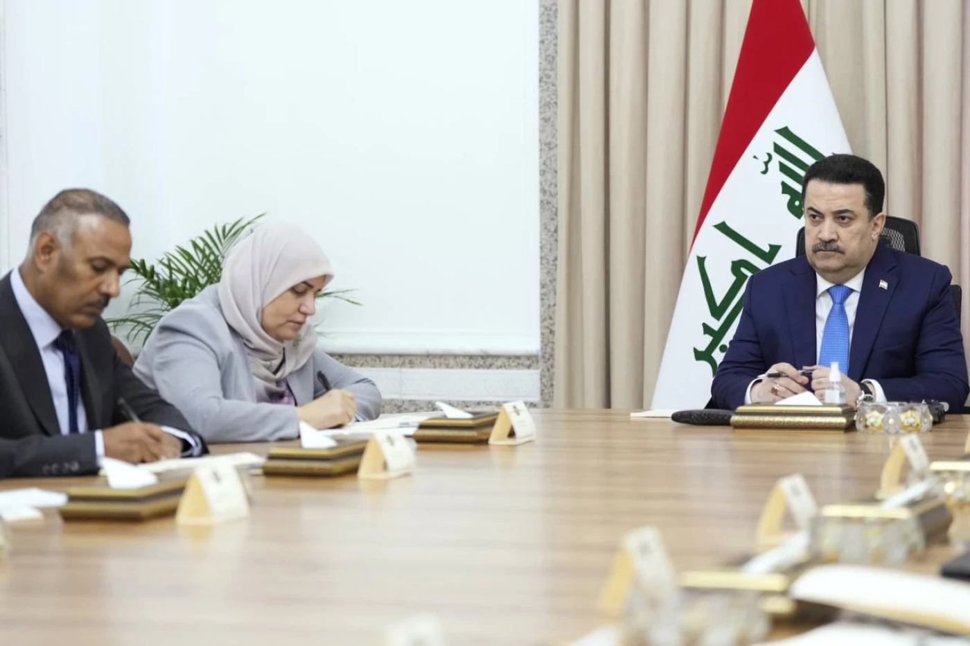 الدولار سيرتفع والحكومة العراقية أمام أزمة مالية.. أبرز الآثار المتوقعة لعقوبات "الترويكا" ضد إيران
