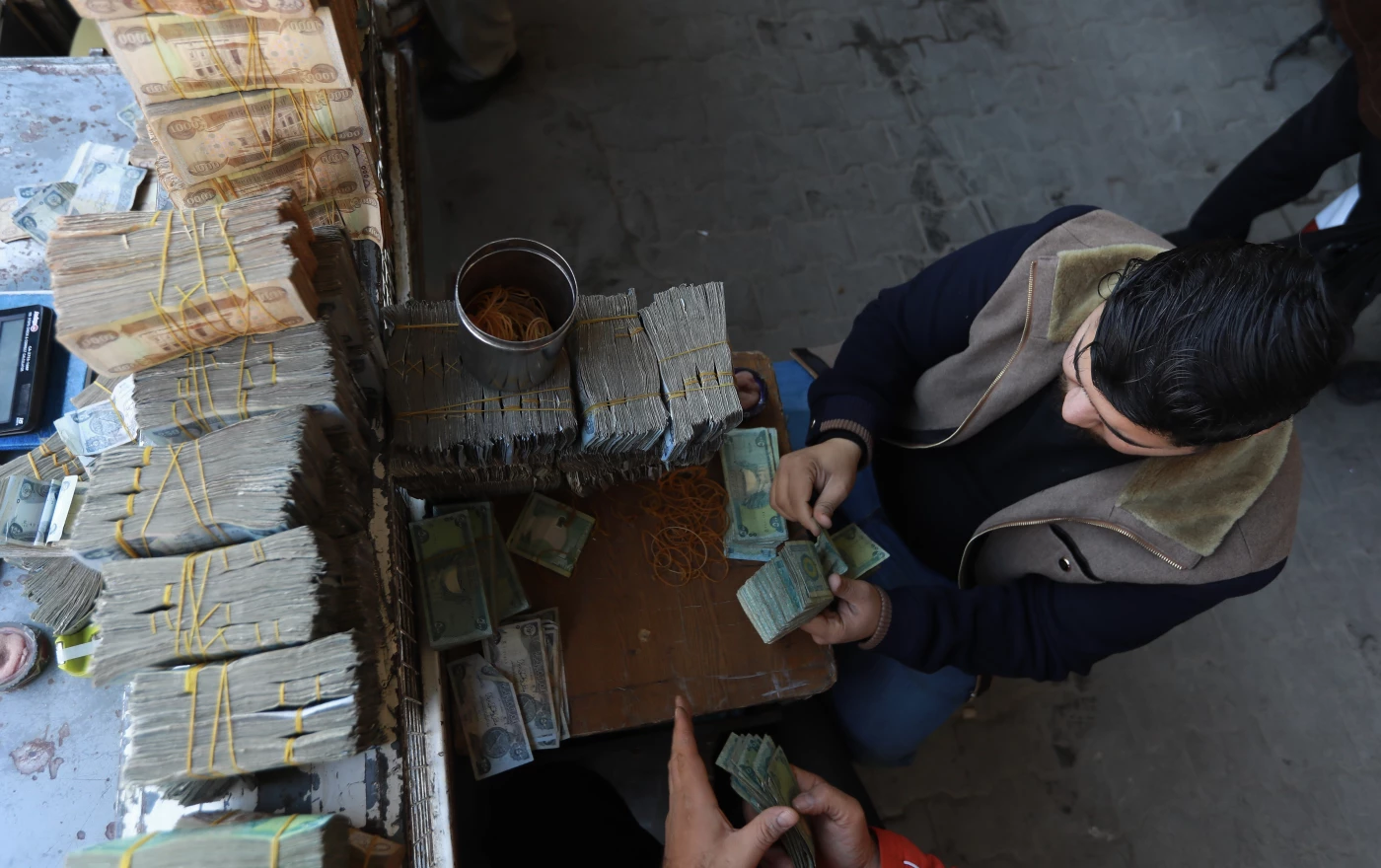 بعد حراك مع المركزي.. كشف موعد عودة عمل مصارف عراقية معاقبة من أميركا