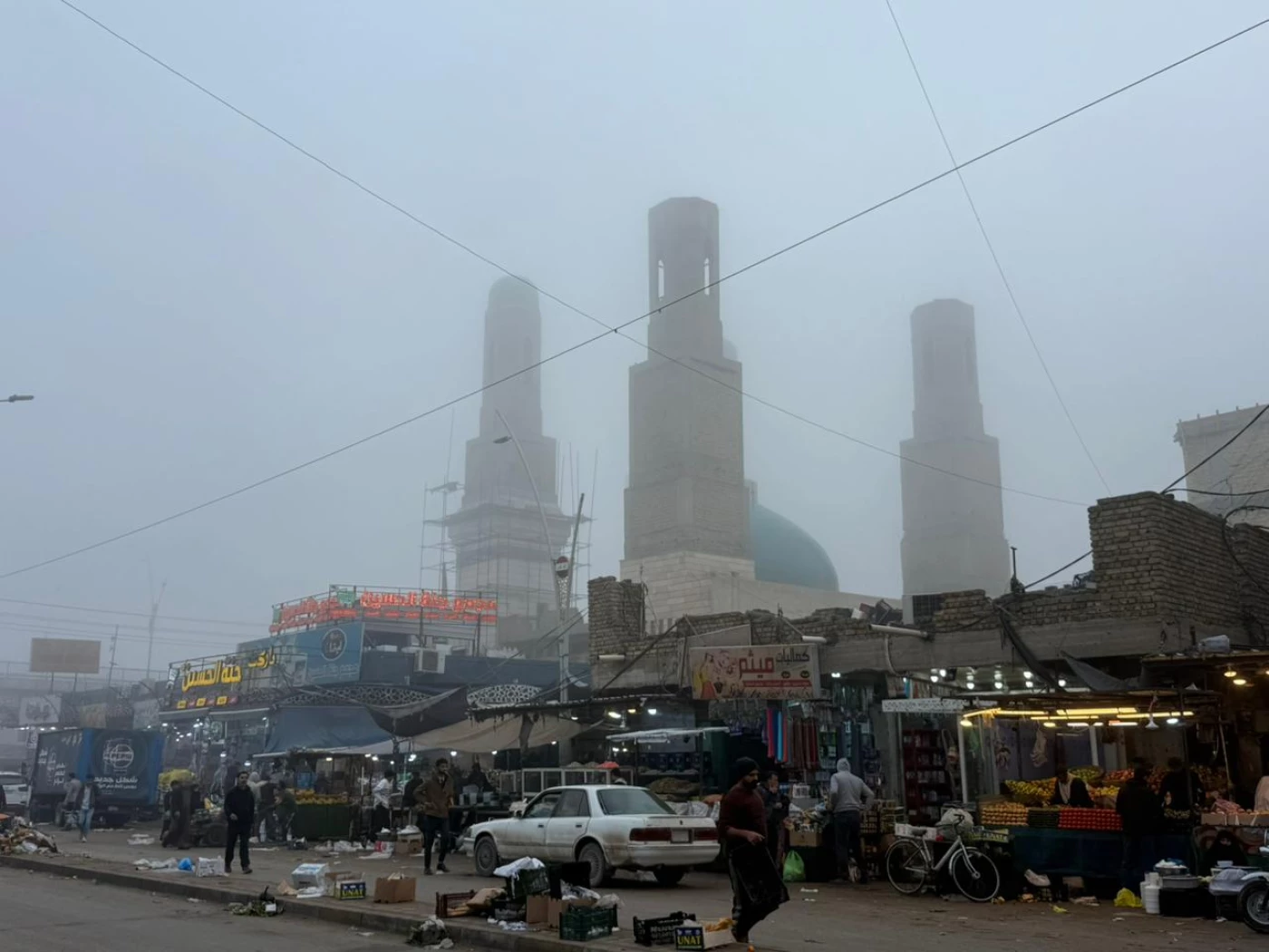 صور| مستوى الرؤية يتدنّى للصفر في ذي قار.. وتحذير من مرور المحافظة