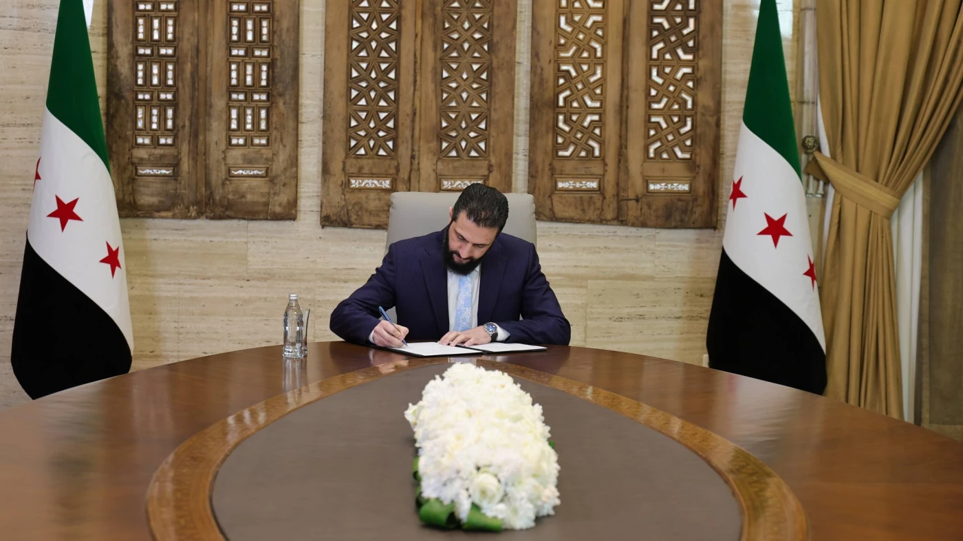 الرئيس السوري يوقع اتفاقًا باندماج "قسد" مع مؤسسات الدولة