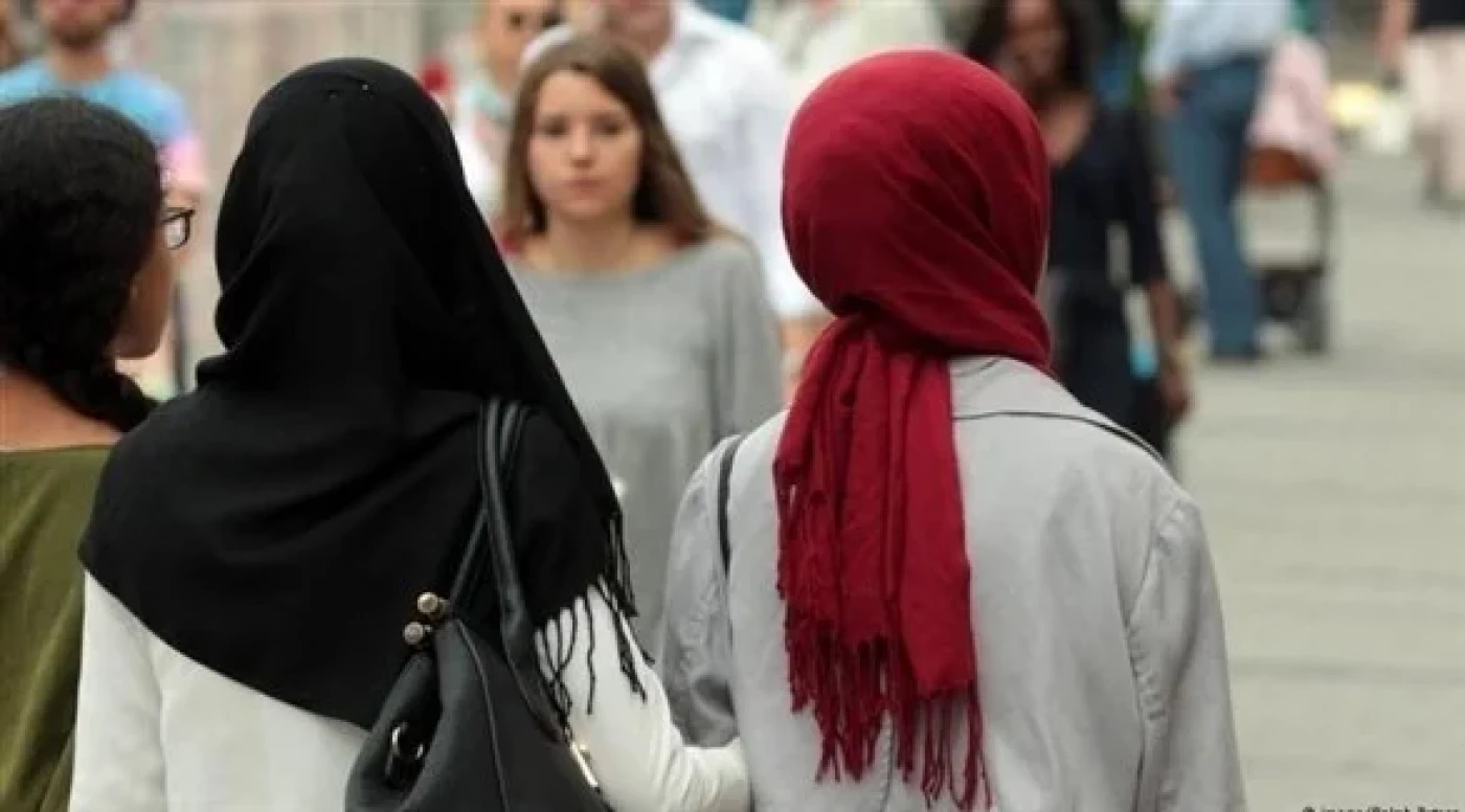 اعتداء "عنصري" يطال سيدة "محجبة" في ألمانيا