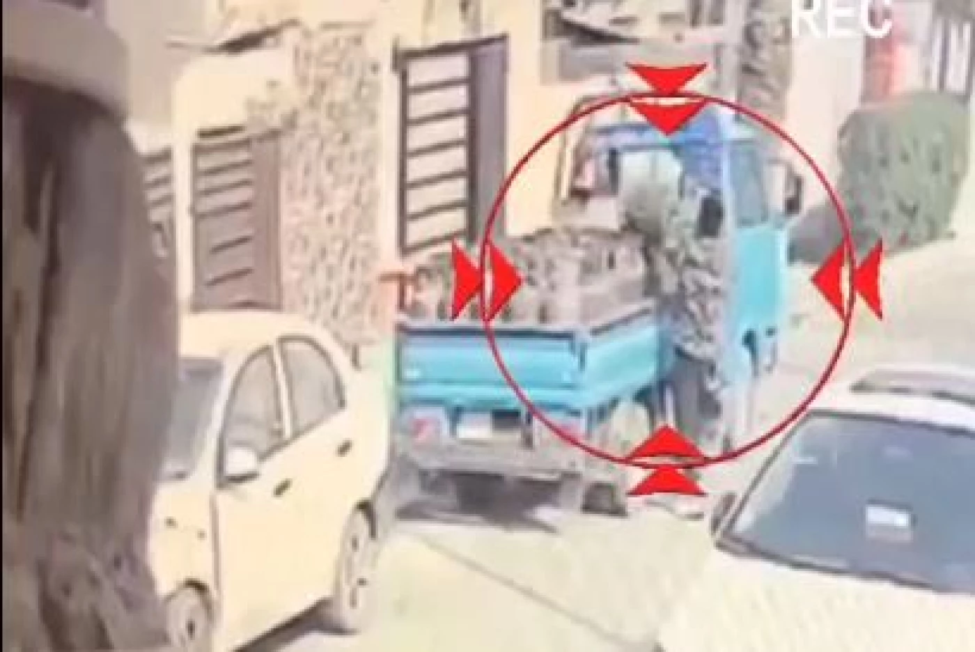 اعتقال متهم بسرقة قناني غاز من المنازل في بغداد (فيديو)