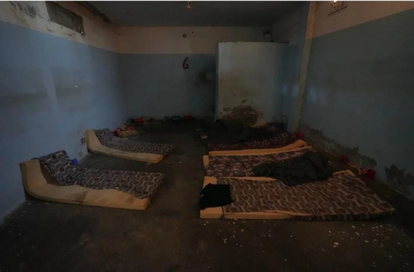 سيحتجزون في 3 مواقع.. "الجبال" تنفرد بتفاصيل نقل سجناء داعش من سوريا إلى العراق