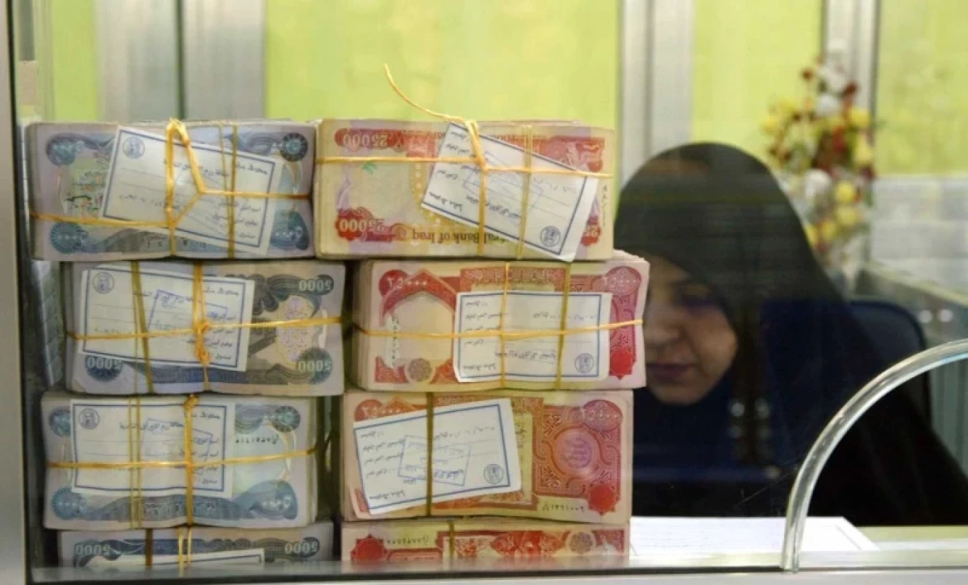 خبير يدق ناقوس الخطر: صعوبات مالية وشيكة في العراق قد تؤثر على صرف الرواتب