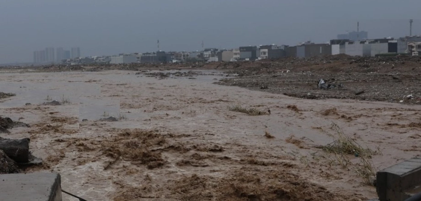 كركوك.. إنقاذ شخصين محاصرين بالسيول داخل سيارتهما في داقوق