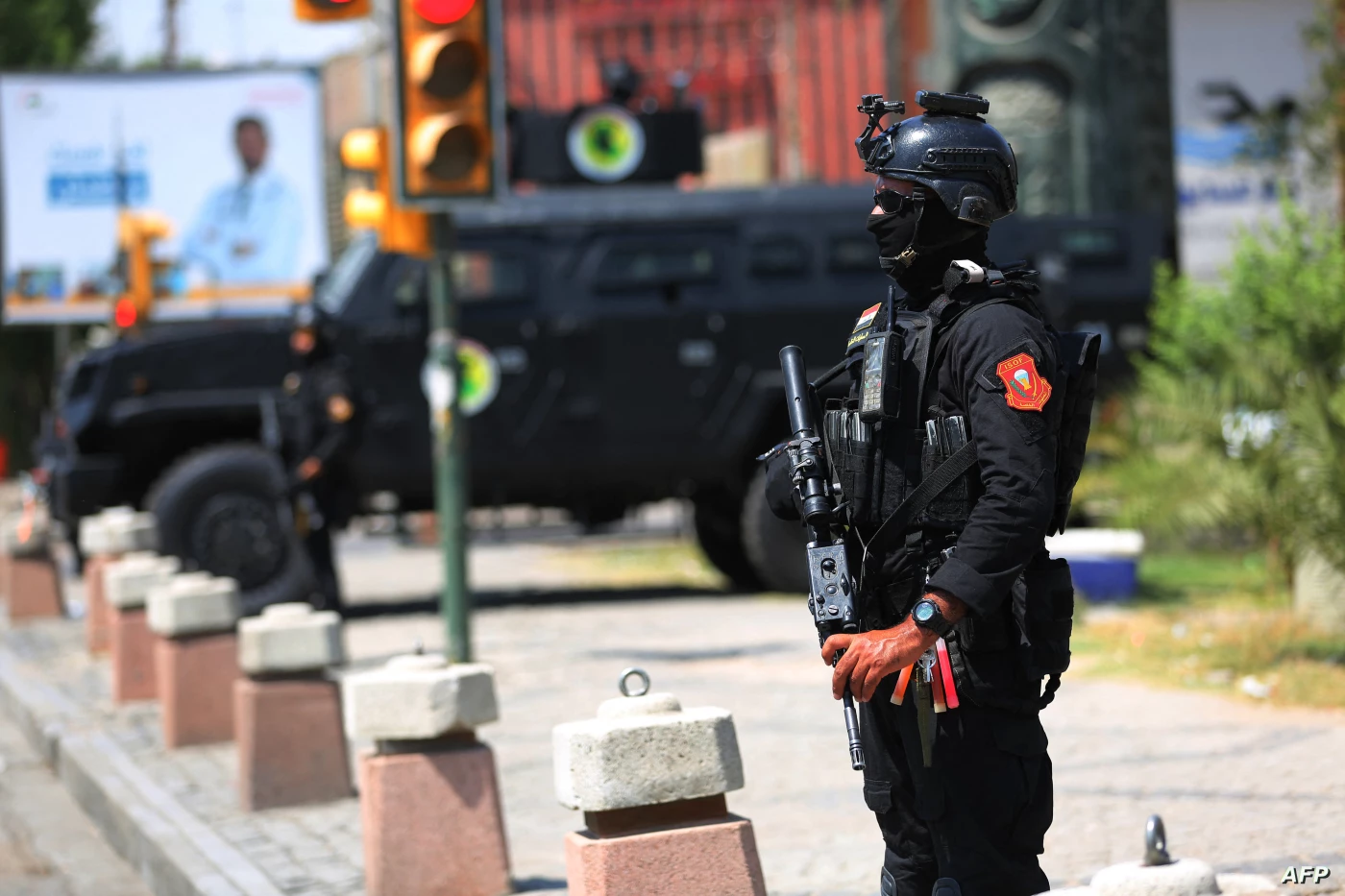 مصدر: قوة أمنية تعثر على "قنابل" وتلقي القبض على شخصين في حسينية بحي أور