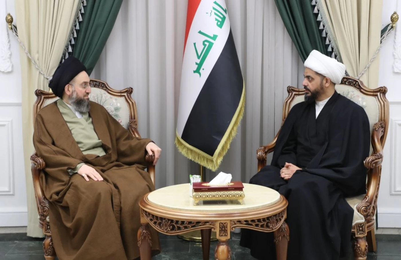 تزامناً مع زيارة وفد الإطار إقليم كوردستان.. الحكيم والخزعلي يناقشان في بغداد تشكيل الحكومة