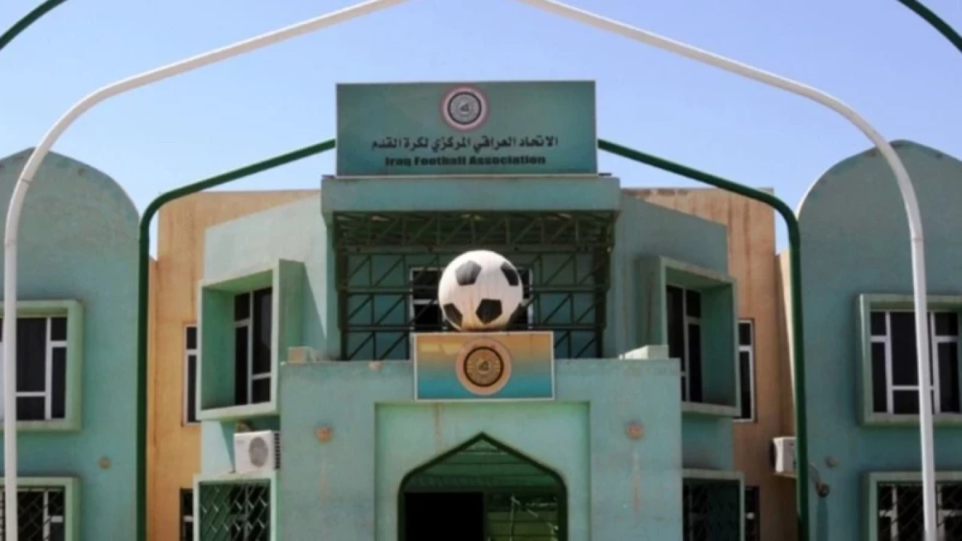 اتحاد كرة القدم يعاقب إداري بفريق الحسين بسبب "التجاوز" على حكم مساعد