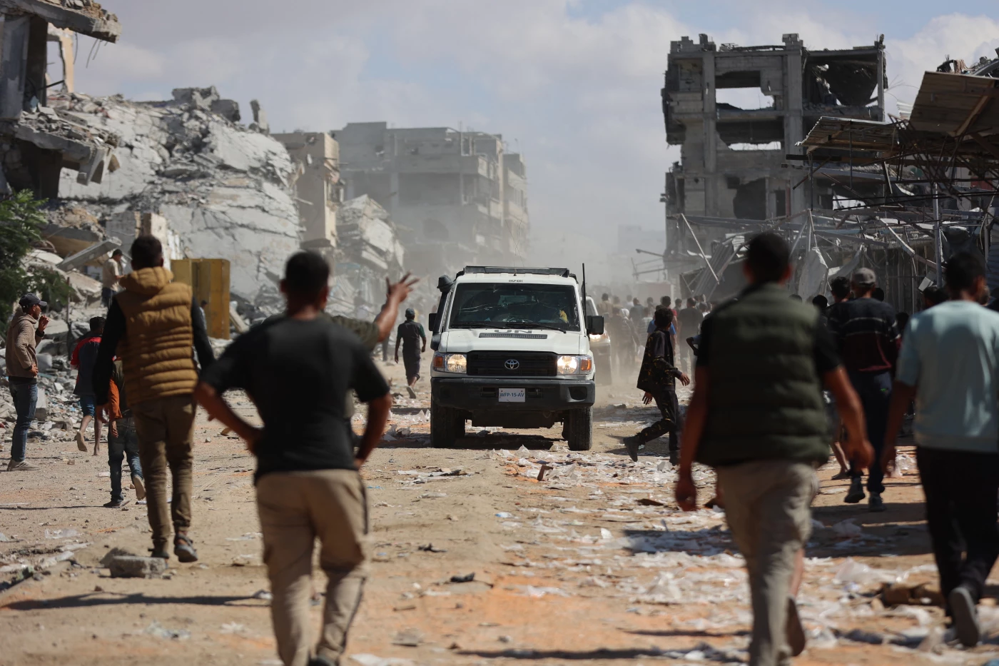 غزّة.. حماس تسلّم 7 رهائن أحياء إلى الصليب الأحمر 