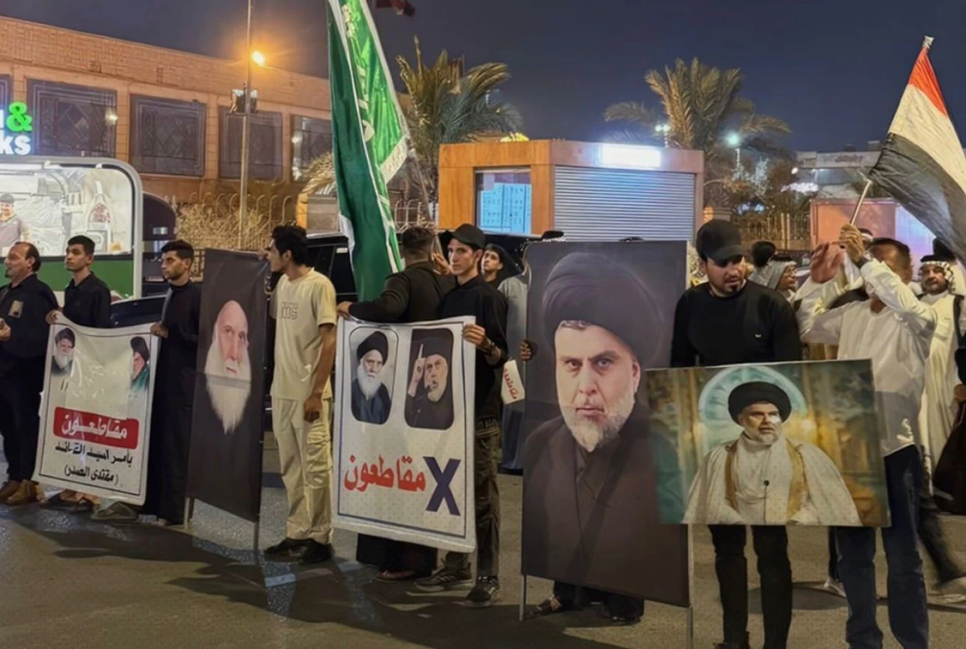 تظاهرات صدرية في البصرة: لا جدوى من الصندوق.. وكلمات الصدر لا تسقط أرضاً (صور)