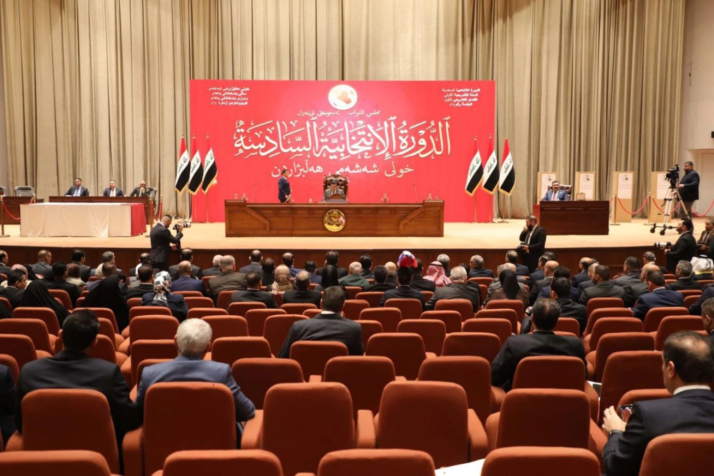 خبير قانوني يتحدّث عن خرق وتعطيل متعمّد للدستور في جلسة البرلمان.. سابقة تهدّد عمل السلطة