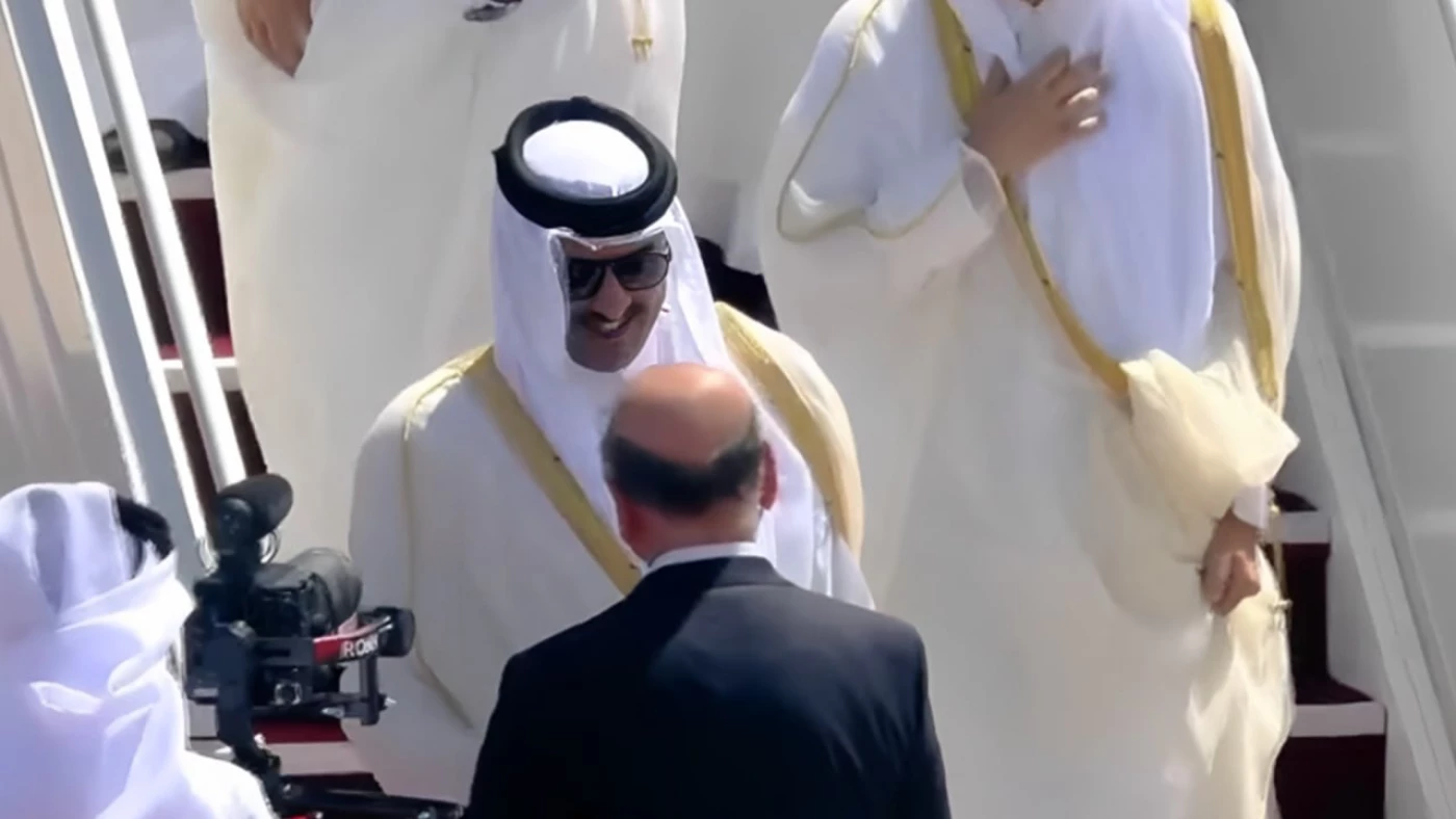 أمير قطر يصل إلى بغداد للمشاركة في القمّة العربية