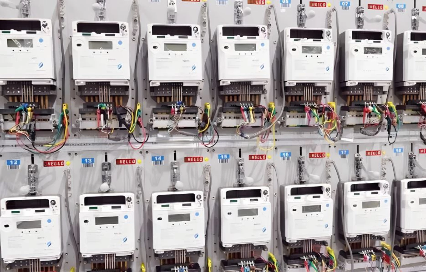 عدادات الكهرباء الذكية تدخل فعلياً 4 محافظات وثلاث مناطق ببغداد.. متحدّث الوزارة يشرح الآلية