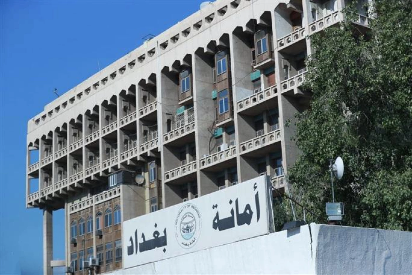 خاص| كيف تتعامل أمانة بغداد مع "تخريب الشوارع والجزرات" من قبل المرشحين؟