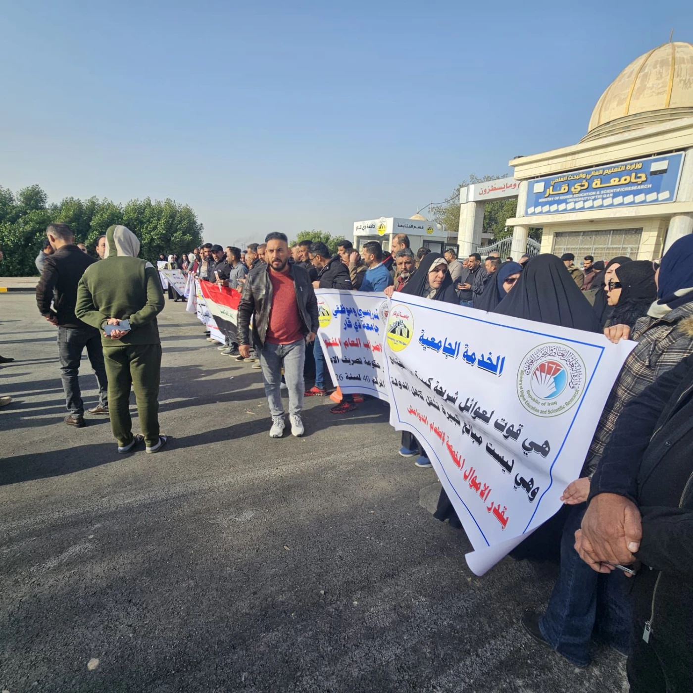 احتجاجات في 3 محافظات عراقية رفضاً لقرار حجب الخدمة الجامعية.. "إضراب مفتوح"