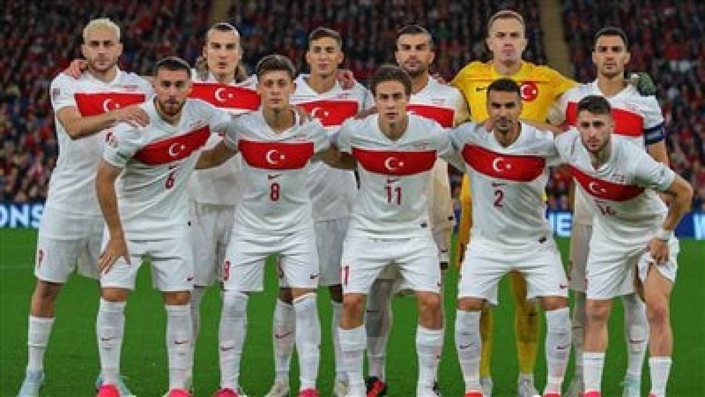 حارس مرمى منتخب تركيا يغادر معسكر الفريق "من دون إذن"