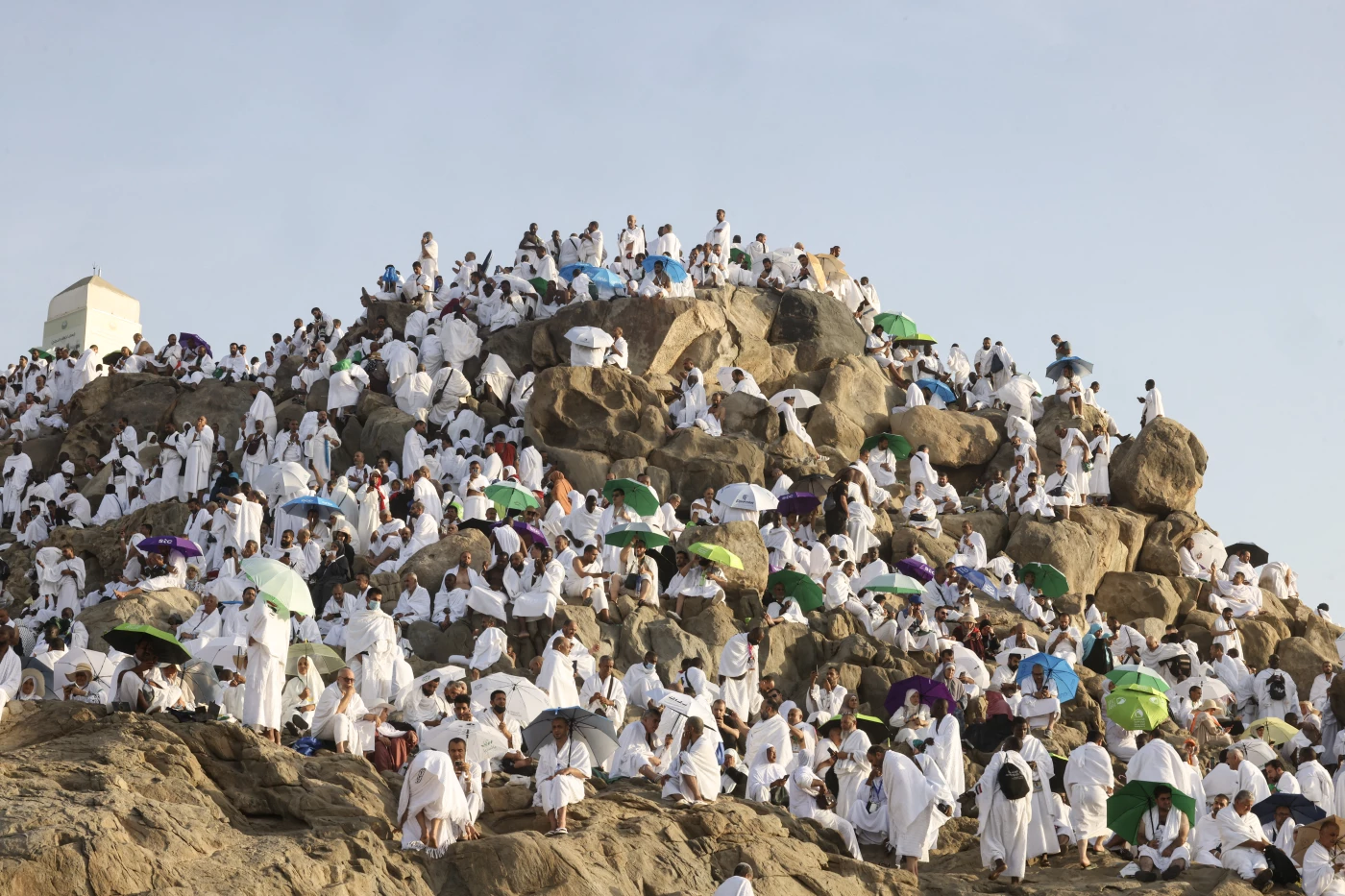 حجّاج بيت الله يؤدون الركن الأعظم للحجّ على جبل عرفات.. التفاصيل الكاملة للشعيرة الكبرى