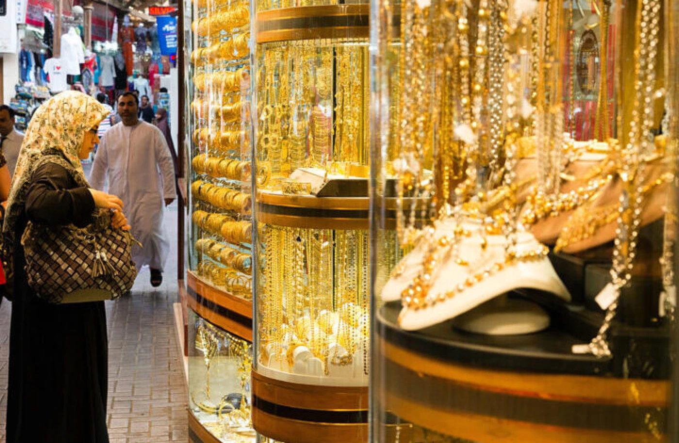 ارتفاع "ضخم" في حجم استيراد العراق للذهب من الإمارات خلال 2024 وتراجع خلال العام الحالي.. ما السبب؟