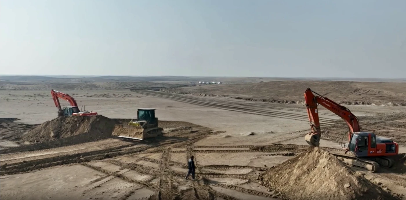 في العراق.. الطين غطاء للكثبان لمواجهة العواصف الرملية المتزايدة