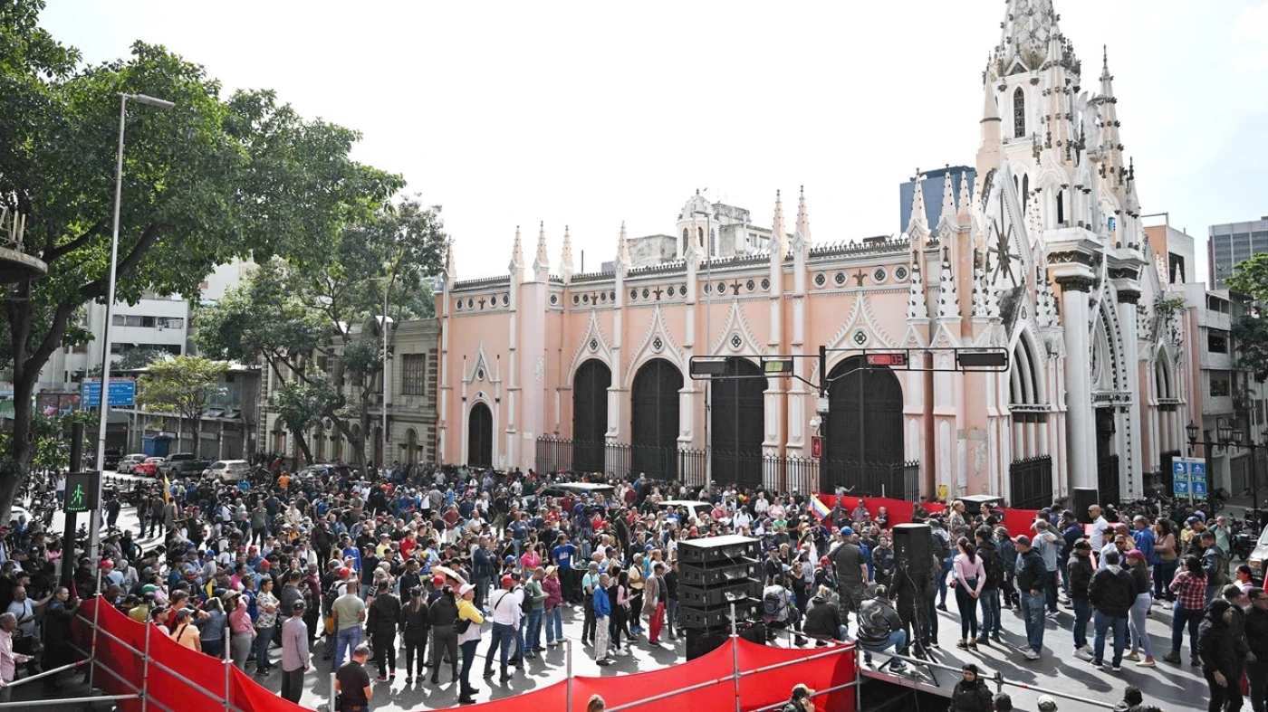 خطة واشنطن لفنزويلا.. الاستيلاء على النفط والبديل ليس بعيداً عن "مادورو"