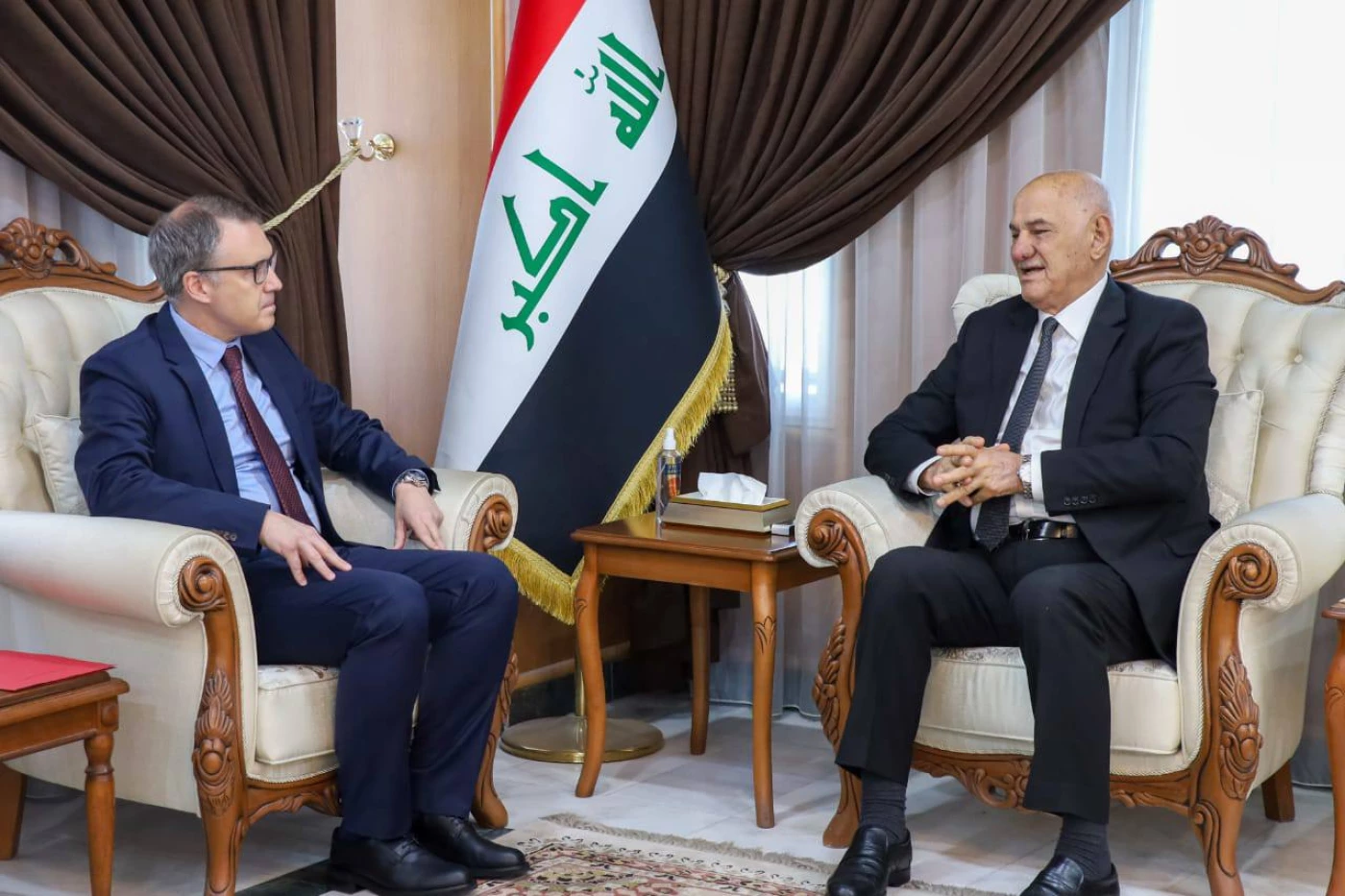 "العراق يمرّ بسنة مائية لم يشهدها منذ عقود".. مباحثات بين وزير الموارد والسفير التركي 