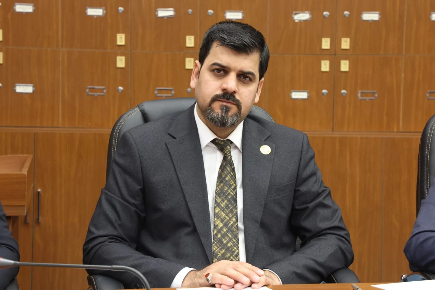 نائب يتحدث عن مقدار العجز في الموازنة ويلمح إلى "تلاعب بالأرقام" للعبور على القانون