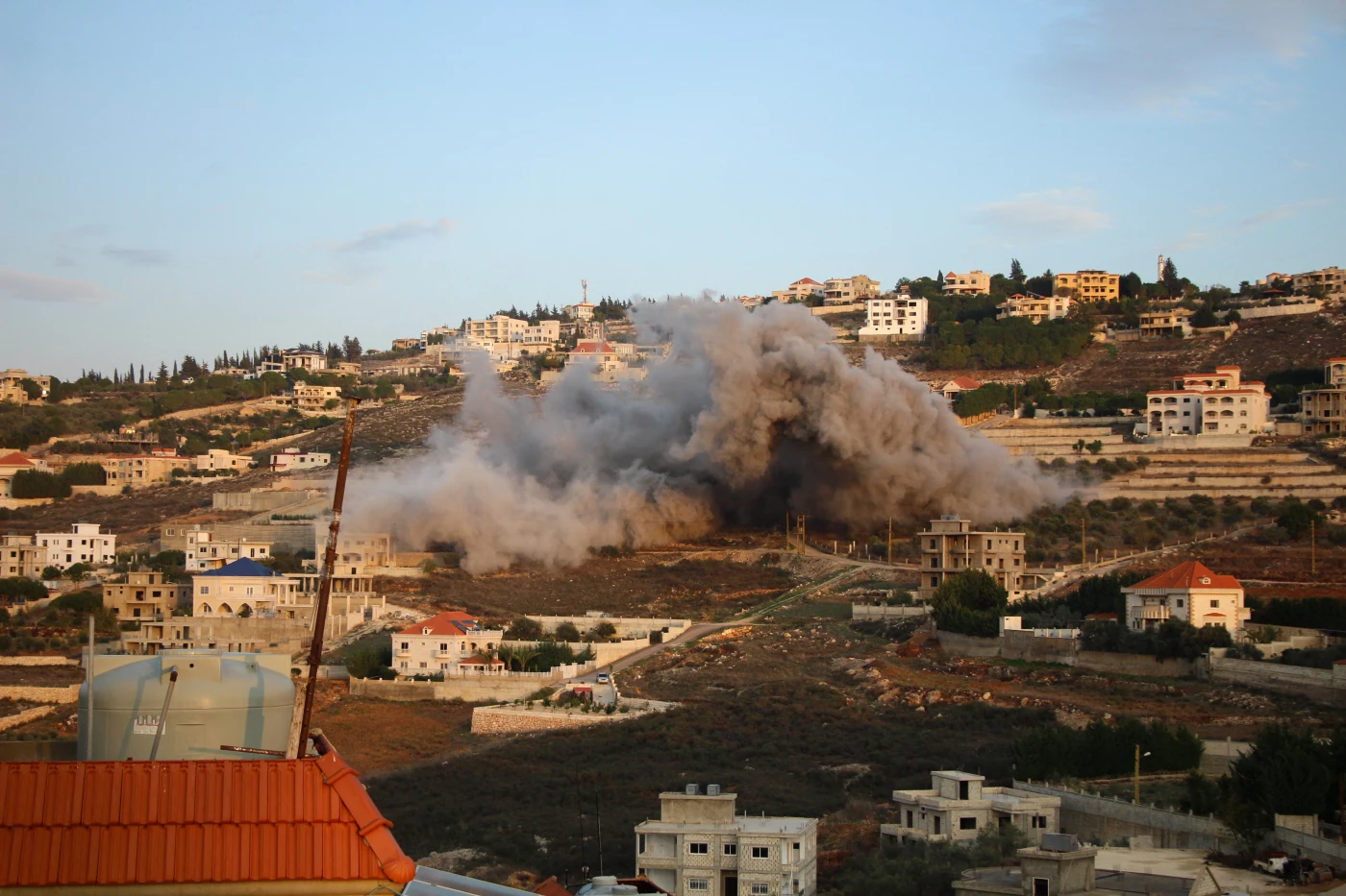 إسرائيل تعلن قصف بنى تابعة لحزب الله في لبنان