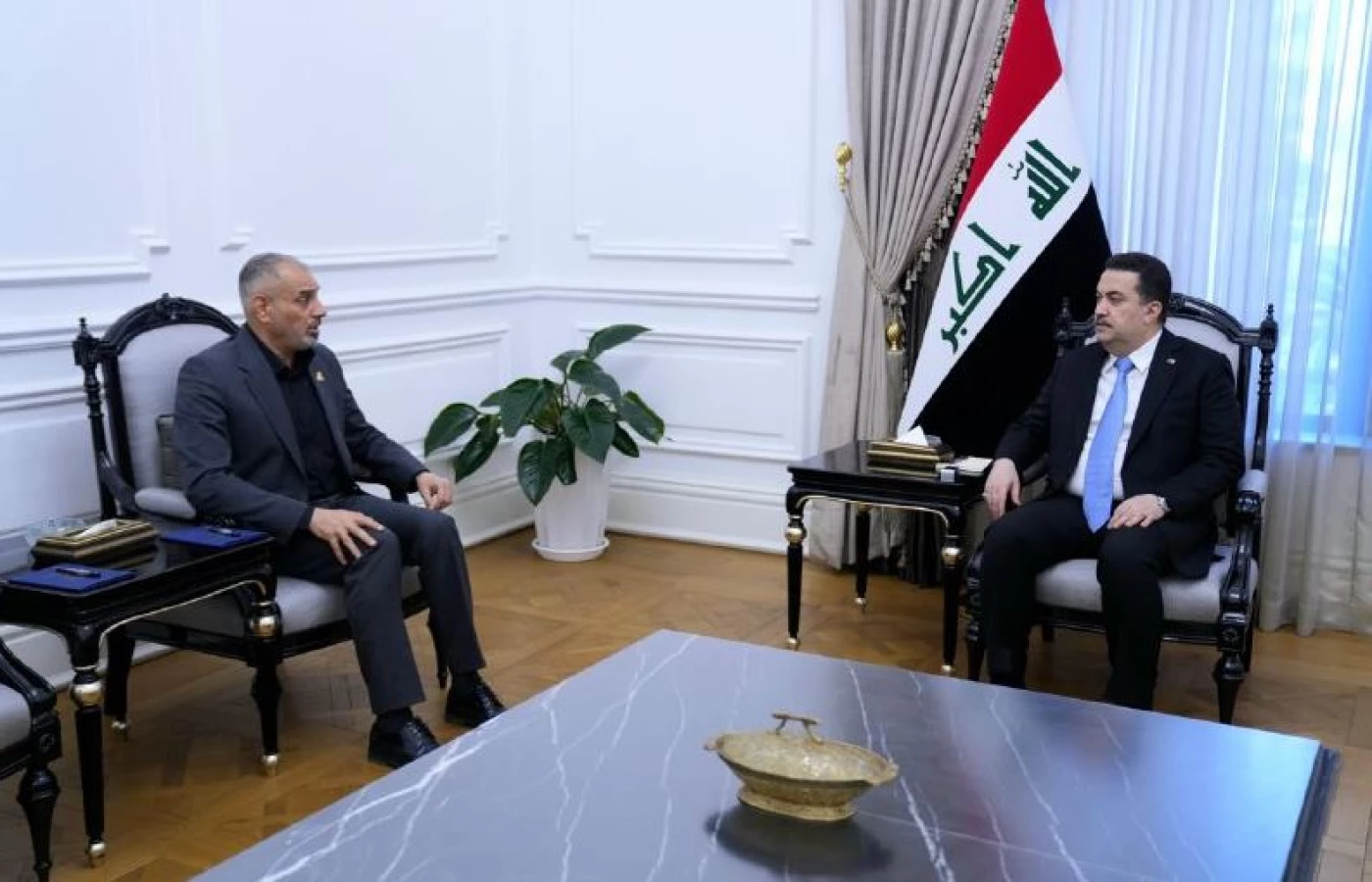 الخدمات والمشاريع في الأقضية والنواحي.. تفاصيل اجتماع السوداني ومحافظ بابل