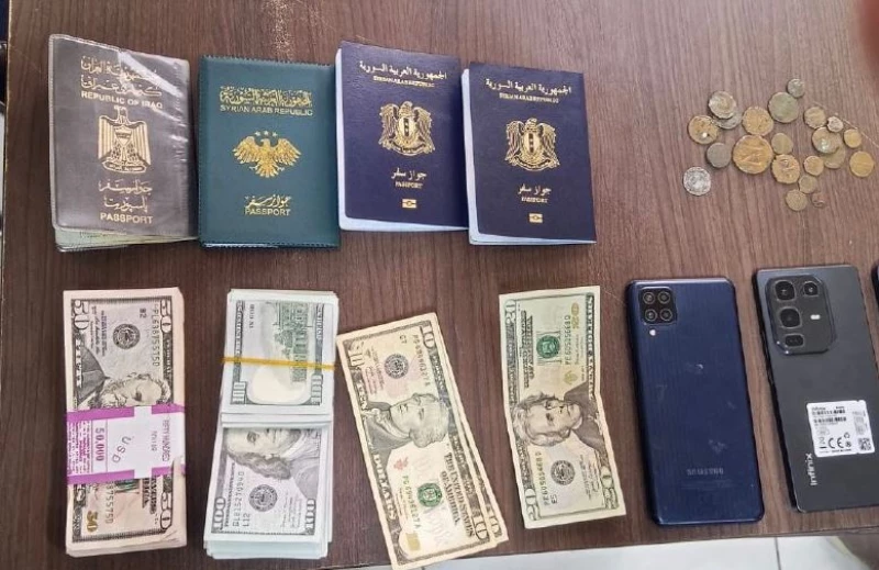 عملات مزوّرة وأثرية وجوازات أجنبية وشرائح اتصال.. ضبط سائق عراقي في القائم  