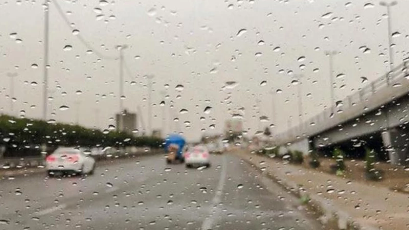 مطر صيف.. سحب ركامية ماطرة في 4 محافظات والحرارة الخمسينية مستمرة 