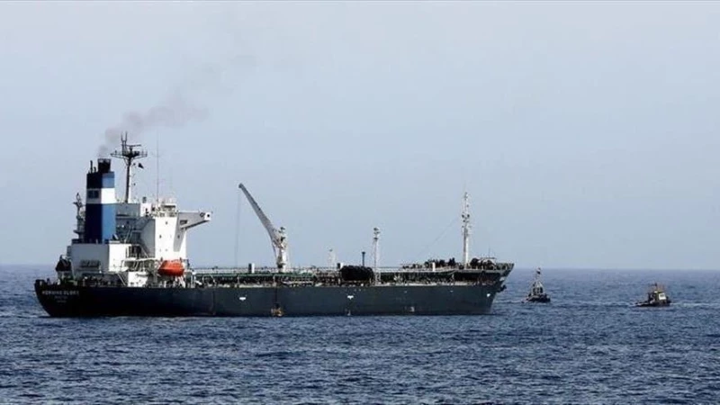 "كل الطاقم مسلم ولا علاقة لنا بإسرائيل".. نداءات من السفن المارة بالبحر الأحمر تحسّباً من الضربات الحوثية