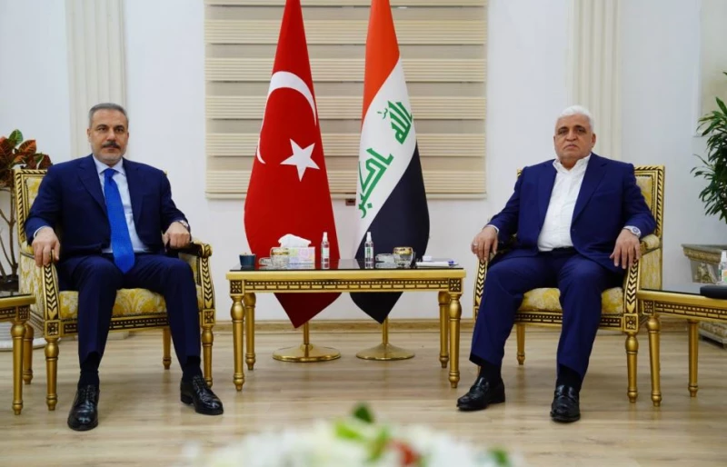 فالح الفياض يبحث مع فيدان التعاون الأمني بين العراق وتركيا وأوضاع المنطقة